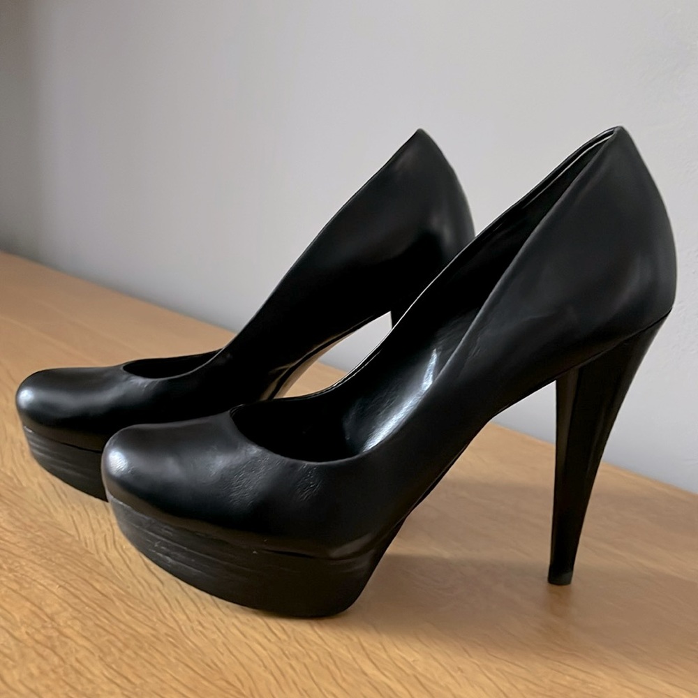 GUESS BLACK Leather Stiletto Pump